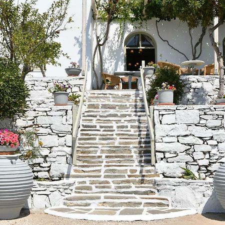 ناوسا Hotel Mary المظهر الخارجي الصورة