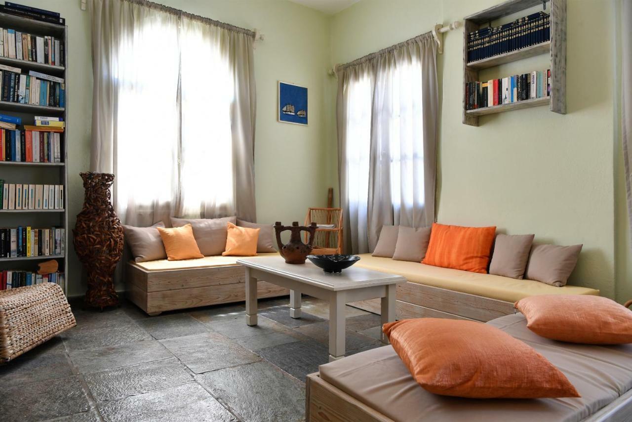 ناوسا Hotel Mary المظهر الخارجي الصورة